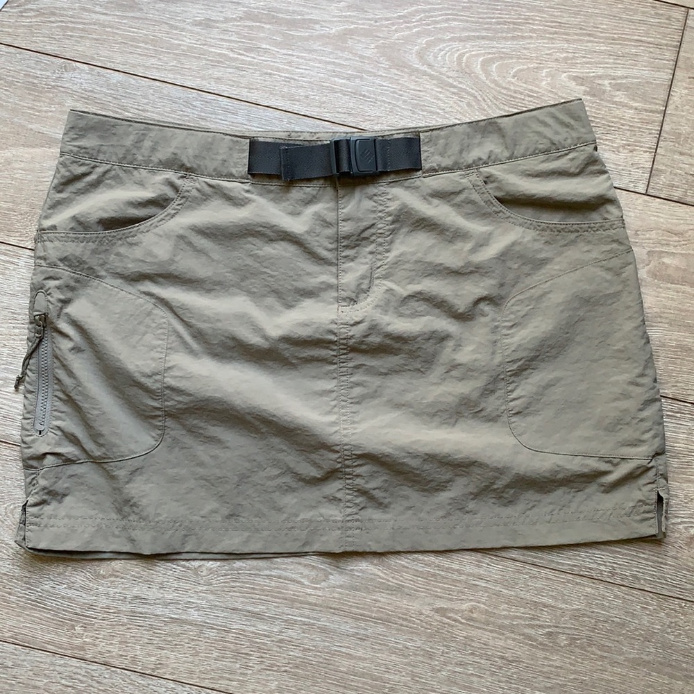 Columbia Omni-Wick Skirt size 8 - like new